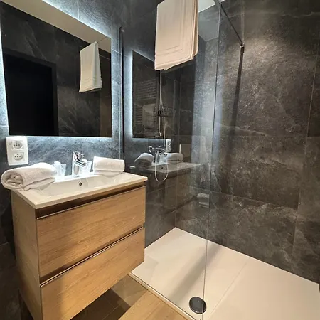 Hotel -1331- à Louer