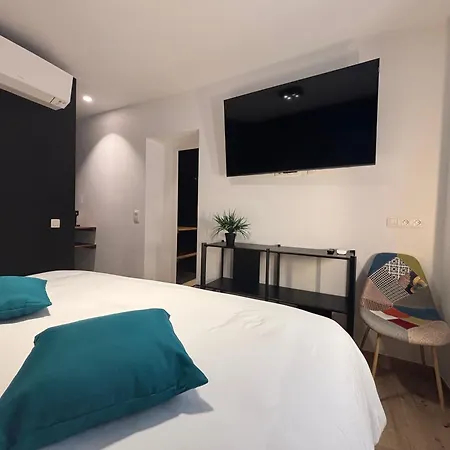 Hotel -1331- à Louer *