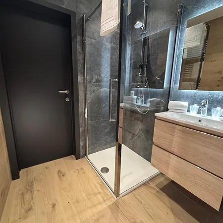 Hotel -1331- à Louer *